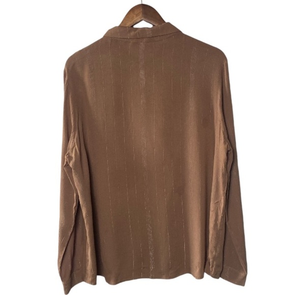 YUNI taupe coral button up shirt silver strip // XL - Picture 5 of 6